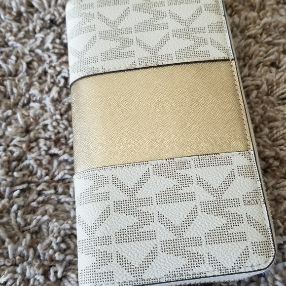 Michael Kors wristlet wallet - Picture 8 of 8